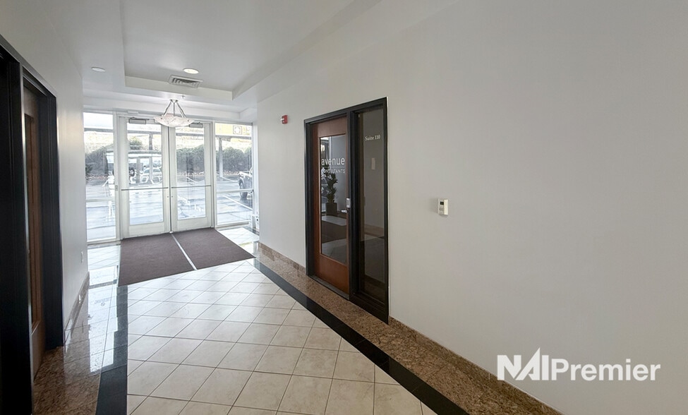 6575 S Redwood Rd, Taylorsville, UT à louer - Photo du bâtiment - Image 3 de 26