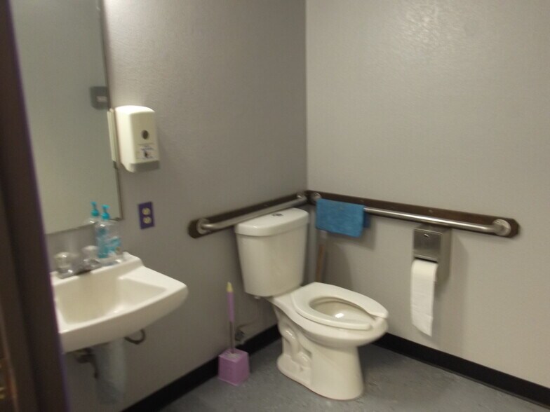 13550-13570 Palm Dr, Desert Hot Springs, CA à louer - Photo intérieure - Image 3 de 20