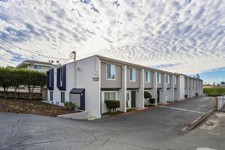 7125 Waite Dr, La Mesa, CA à vendre - Photo principale - Image 1 de 24