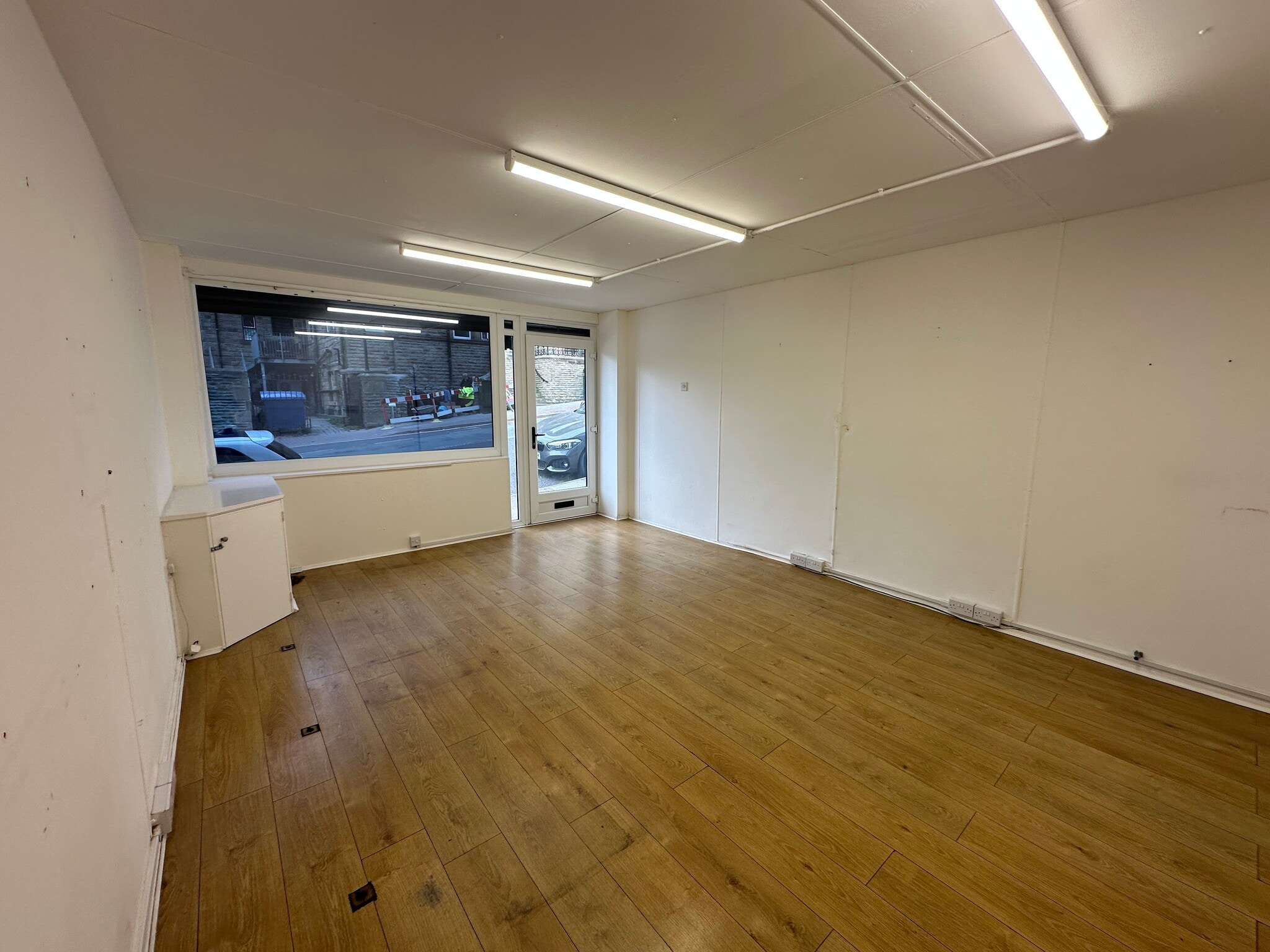 7 Station Rd, Wombwell for lease Interior Photo- Image 1 of 4