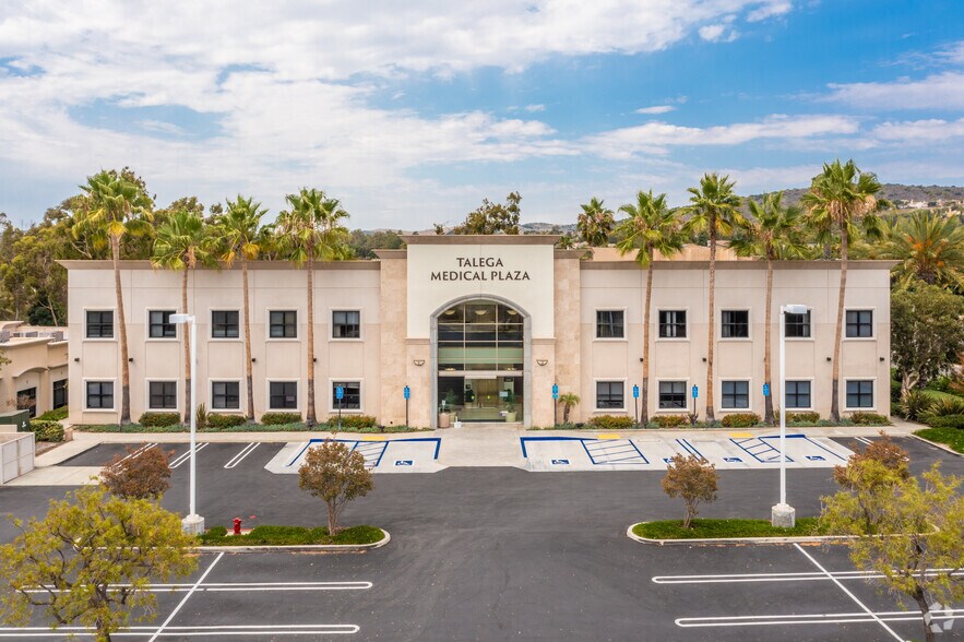 1300 Avenida Vista Hermosa, San Clemente, CA à louer - Photo du bâtiment - Image 3 de 10