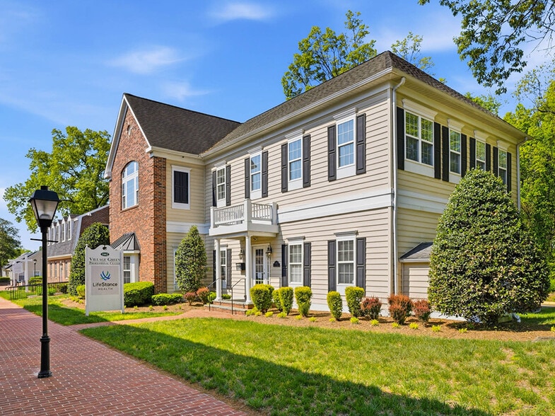 1662 Village Green, Crofton, MD for lease - Interior Photo - Image 2 of 17