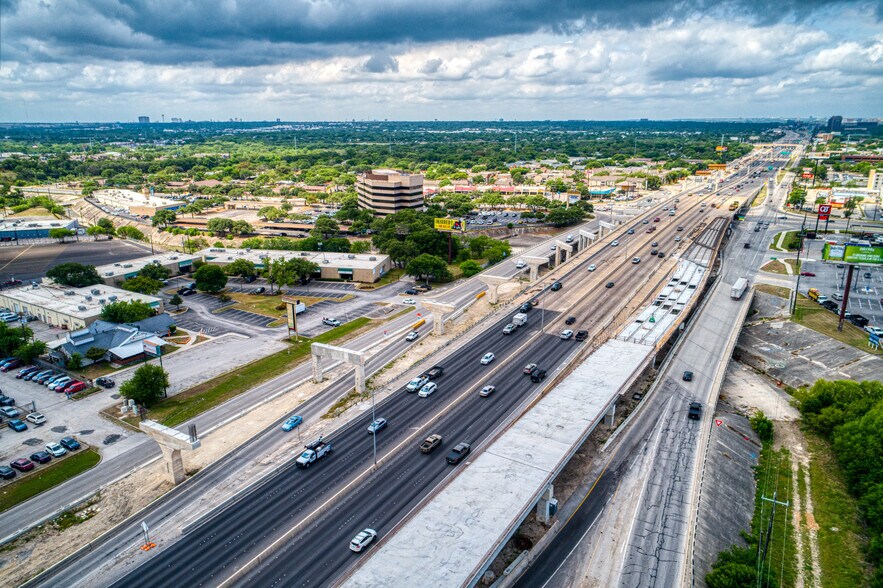 2800 NE Loop 410, San Antonio, TX à louer - Photo du bâtiment - Image 3 de 17