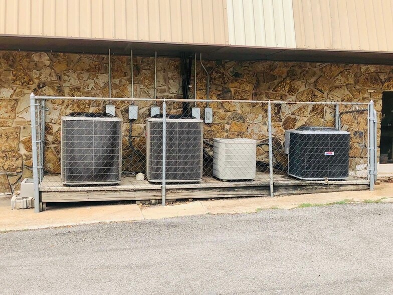 1016 W Maple Ave, Duncan, OK à louer - Photo du bâtiment - Image 2 de 8