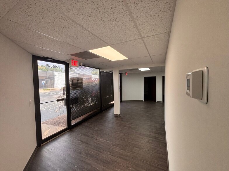 5990 Unity Dr, Norcross, GA à louer - Photo du bâtiment - Image 3 de 12