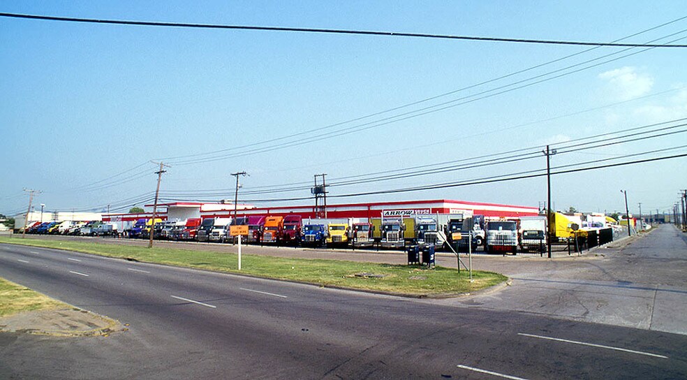 3140 Irving Blvd, Dallas, TX à louer - Photo du bâtiment - Image 3 de 9