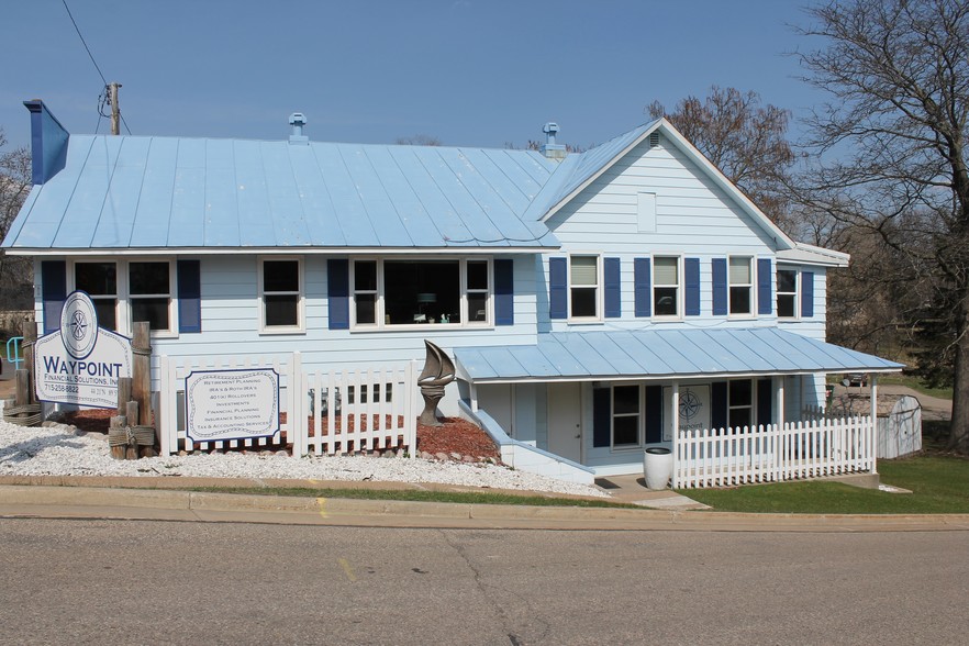 102 Water St, Waupaca, WI à vendre - Photo principale - Image 1 de 1