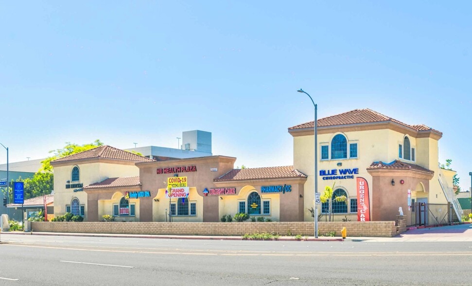 7772 Warner Ave, Huntington Beach, CA for lease - Primary Photo - Image 1 of 28