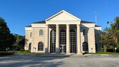 2003 Oak St, Myrtle Beach, SC for sale Interior Photo- Image 1 of 5