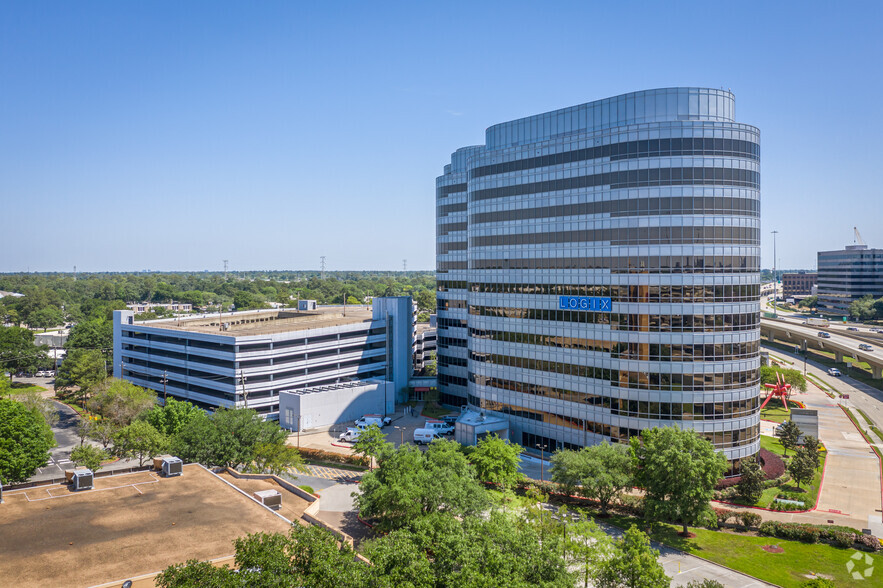 2950 N Loop Fwy W, Houston, TX for lease - Building Photo - Image 3 of 17