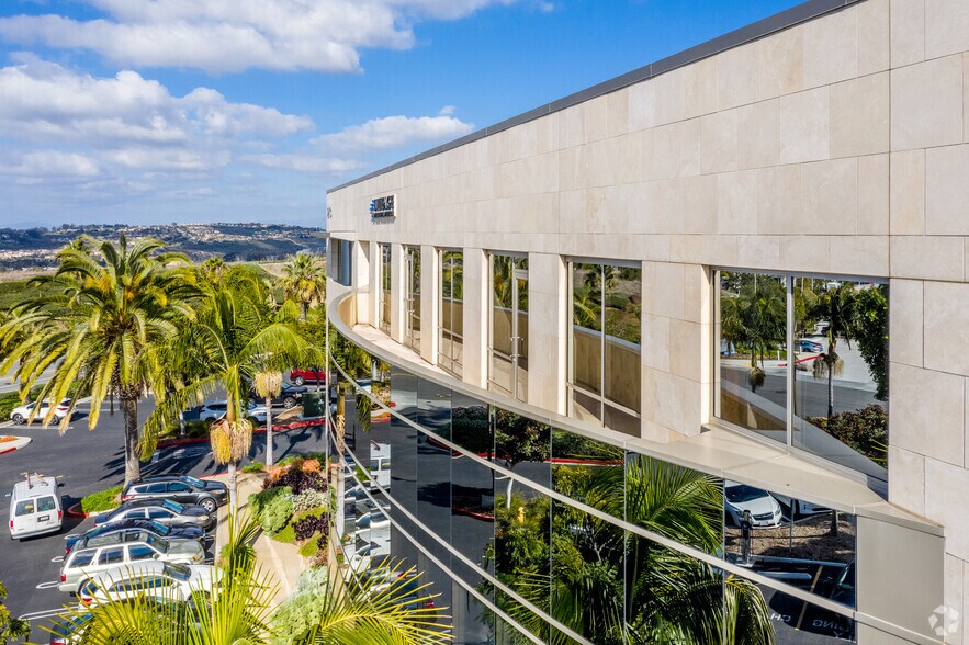 2173 Salk Ave, Carlsbad, CA à louer - Photo du bâtiment - Image 2 de 12