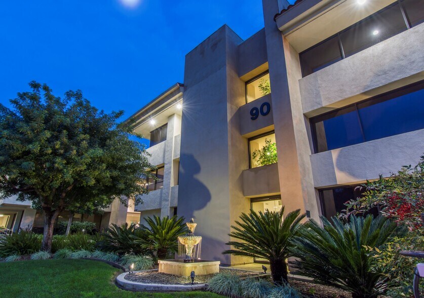 90 E Thousand Oaks Blvd, Thousand Oaks, CA à louer - Photo du bâtiment - Image 2 de 2