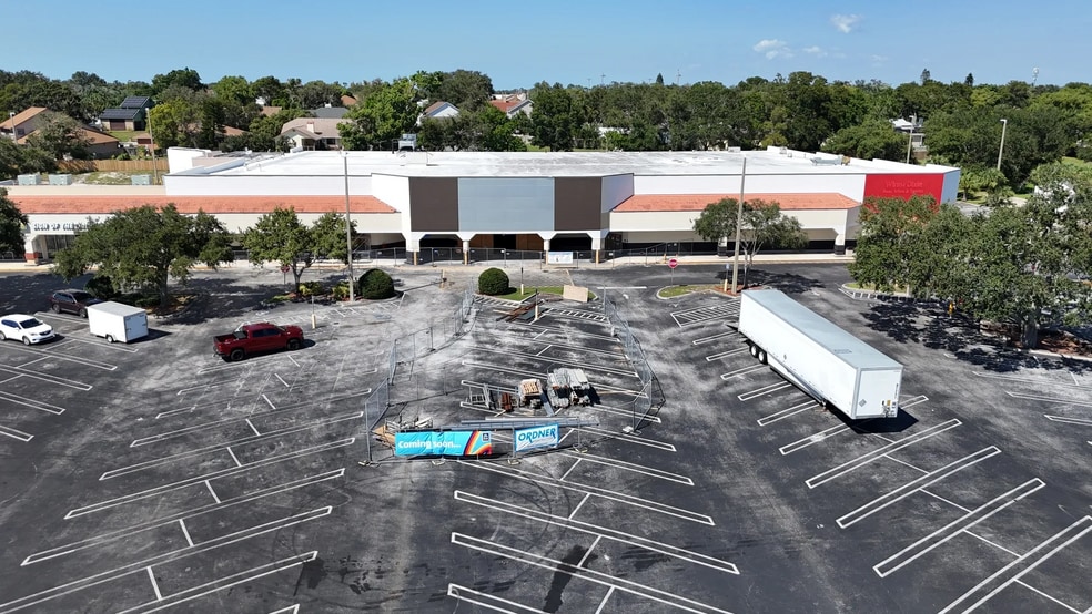 12975-12999 Park Blvd N, Seminole, FL for lease - Building Photo - Image 2 of 5