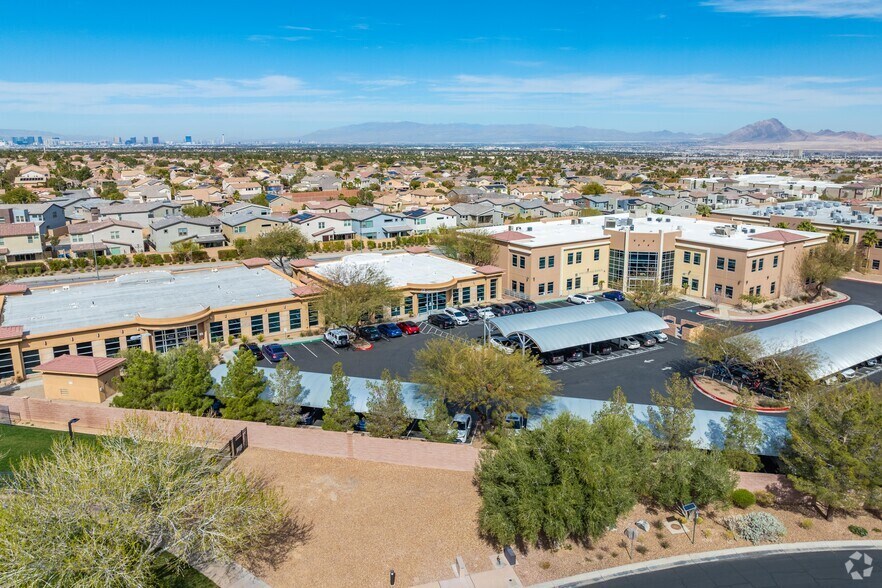 1681 W Horizon Ridge Pky, Henderson, NV à vendre - Aérien - Image 2 de 5