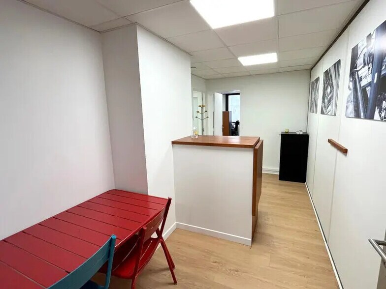 Office in Saint-Germain-en-Laye for lease - Interior Photo - Image 3 of 11