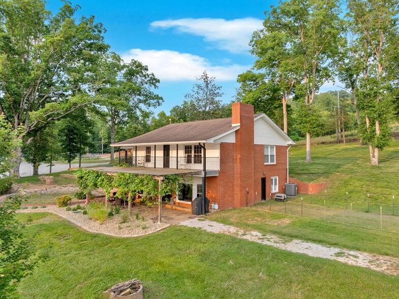 1060 Paint Rock Ferry Rd, Kingston, TN à vendre - Photo du bâtiment - Image 2 de 88