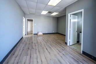 1225 W College Ave, Carrollton, TX à louer Photo intérieure- Image 2 de 5