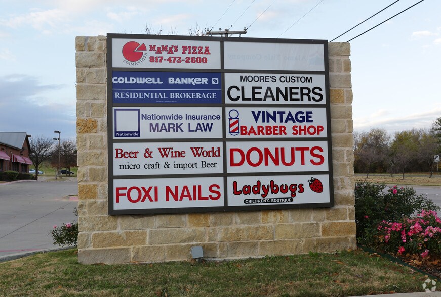 26 E Debbie Ln, Mansfield, TX à louer - Photo du bâtiment - Image 3 de 4
