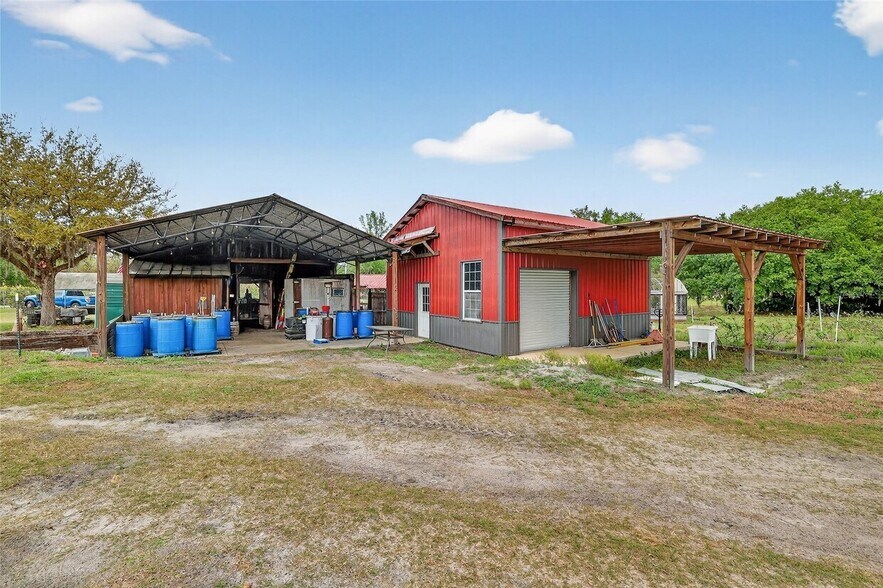 26921 Bloomfield Ave, Yalaha, FL à vendre - Photo du bâtiment - Image 2 de 8