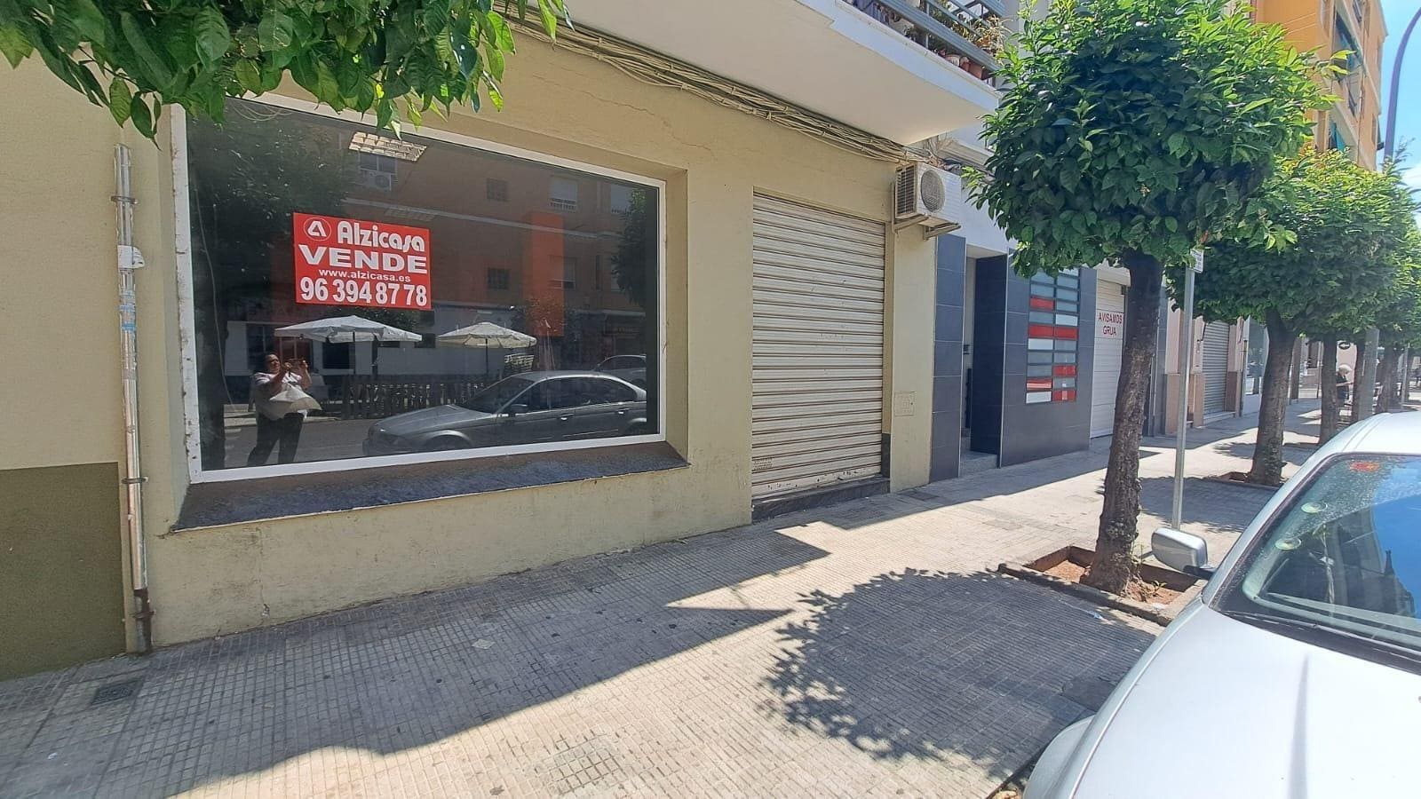 Retail in Carcaixent, Valencia for lease Building Photo- Image 1 of 12