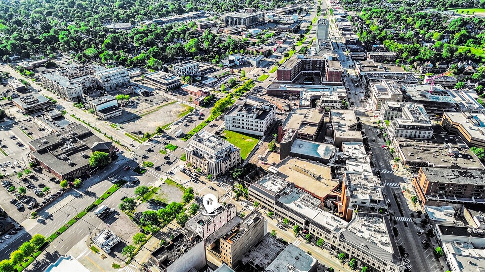 361 E Maple Rd, Birmingham, MI à louer - Photo du bâtiment - Image 3 de 18