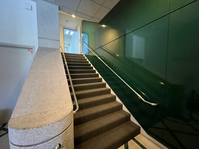 1575 Westwood Blvd, Los Angeles, CA à louer - Photo du bâtiment - Image 3 de 12