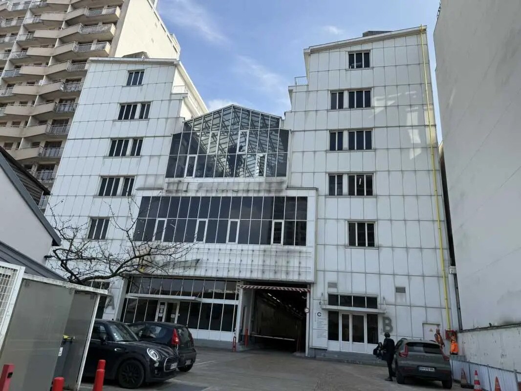 Office in Vanves for lease Building Photo- Image 1 of 22