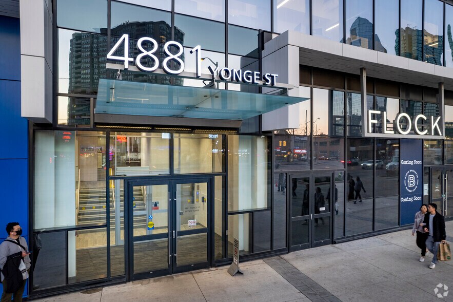 4881 Yonge St, Toronto, ON à louer - Photo du bâtiment - Image 3 de 5