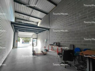 Plus de détails pour Local d'activités à louer