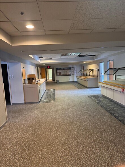 800 Bloomfield Ave, Nutley, NJ à louer - Photo du bâtiment - Image 3 de 16