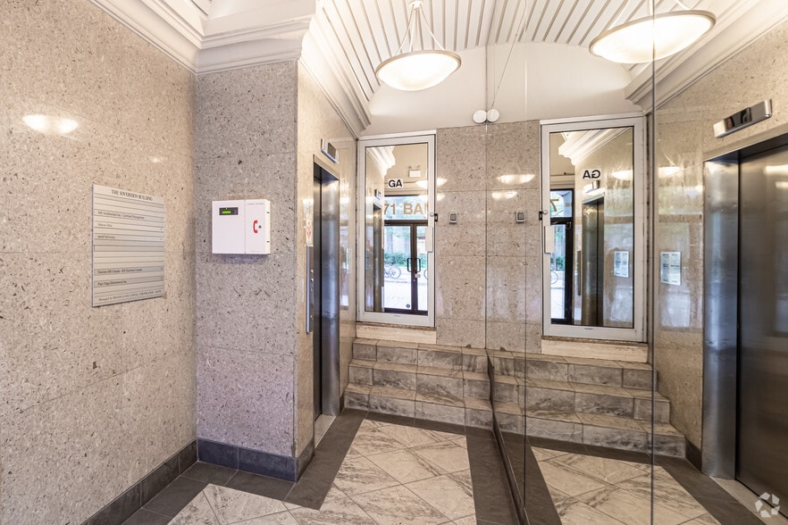 71-77 Bank St, Ottawa, ON à louer - Hall d’entrée - Image 2 de 20