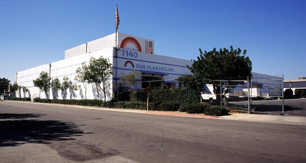 7136-7140 E Slauson Ave, Commerce, CA à vendre - Photo du bâtiment - Image 2 de 3