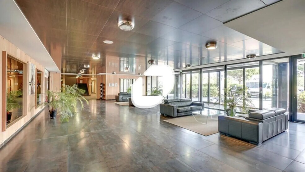 10 Allée De La Connaissance, Lieusaint for sale - Lobby - Image 2 of 6