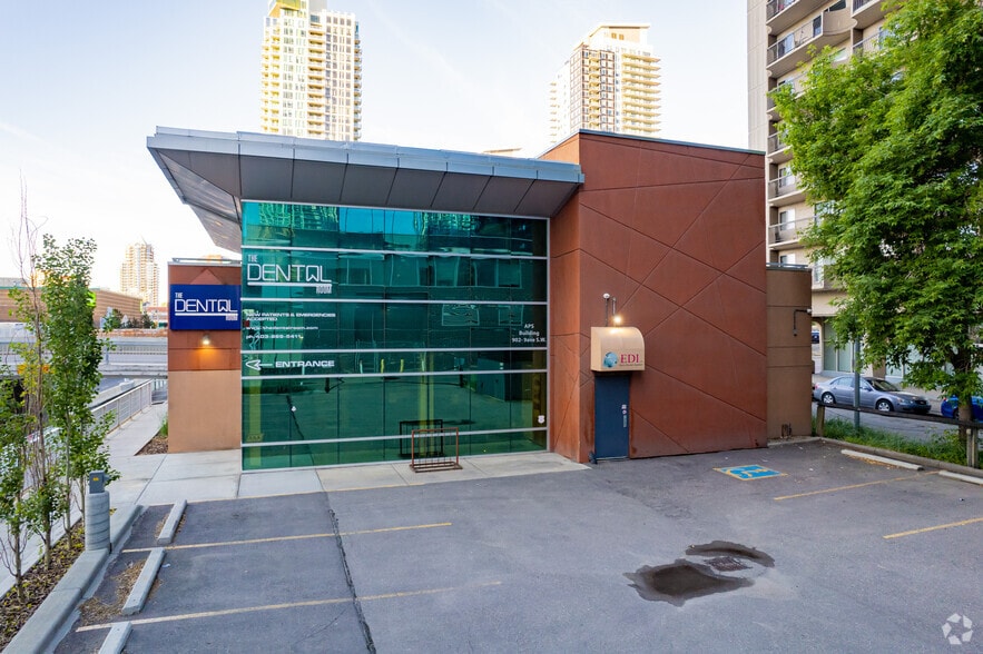 902 9th Ave SW, Calgary, AB à louer - Photo principale - Image 1 de 28