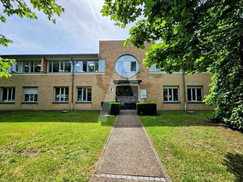 21 Rue Jacques Cartier, Voisins-le-Bretonneux à louer - Photo du bâtiment - Image 3 de 8