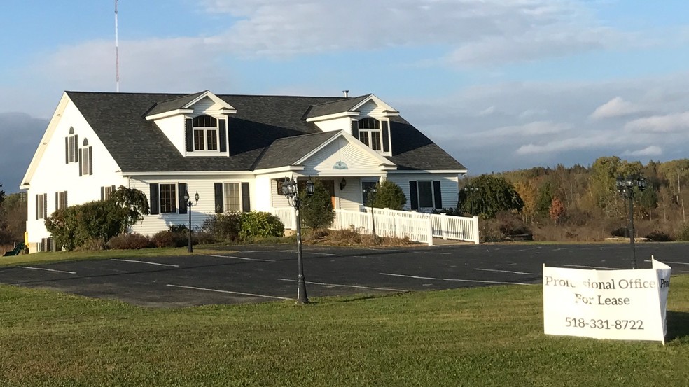 131 Maple Ave Ext, Amsterdam, NY for lease - Primary Photo - Image 2 of 15