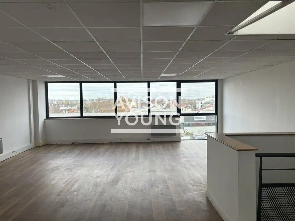 Flex in Saint-Denis for lease Interior Photo- Image 1 of 10