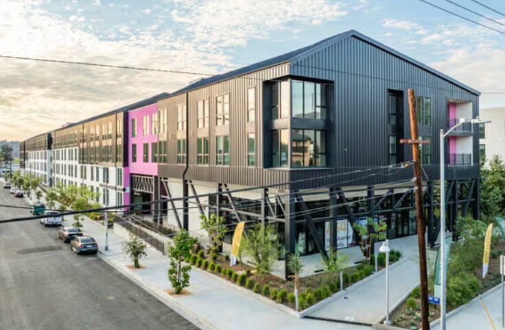 3401 Pasadena Ave, Los Angeles, CA à louer - Photo du bâtiment - Image 2 de 9