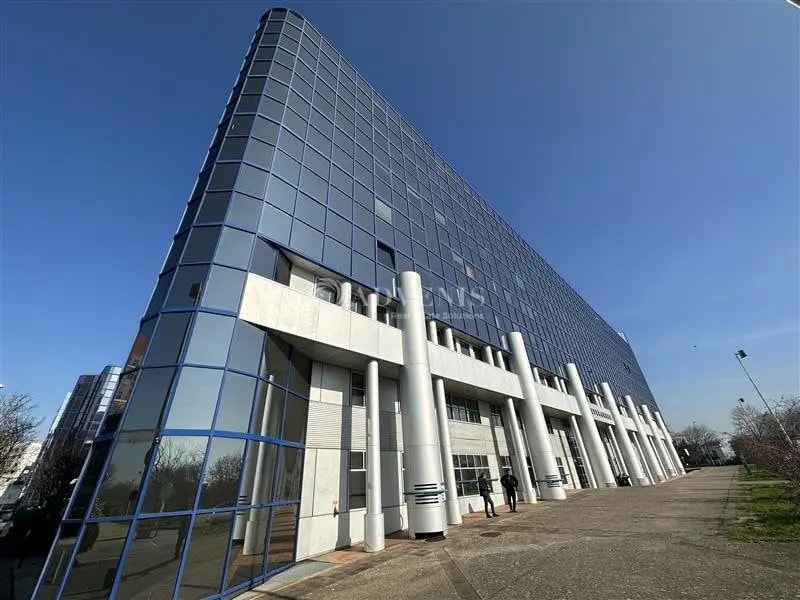 Office in Noisy-le-Grand for lease Building Photo- Image 1 of 13