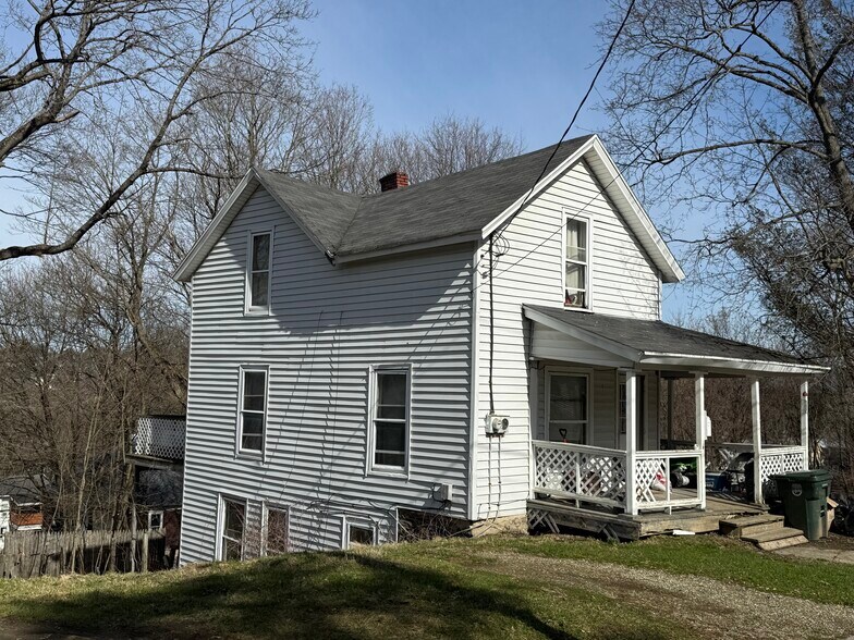 Jamestown 44 unit portfolio portfolio of 2 properties for sale on LoopNet.ca - Building Photo - Image 3 of 27