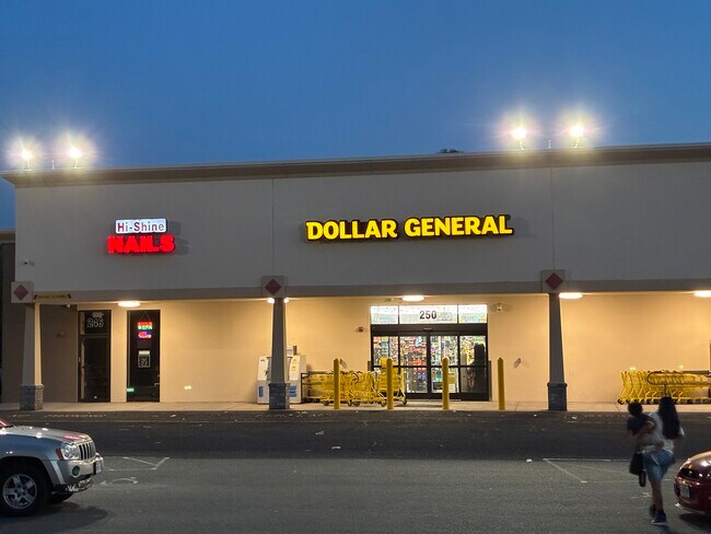Plus de détails pour West Holyoke Plaza – Commerce de détail à vendre, Holyoke, MA