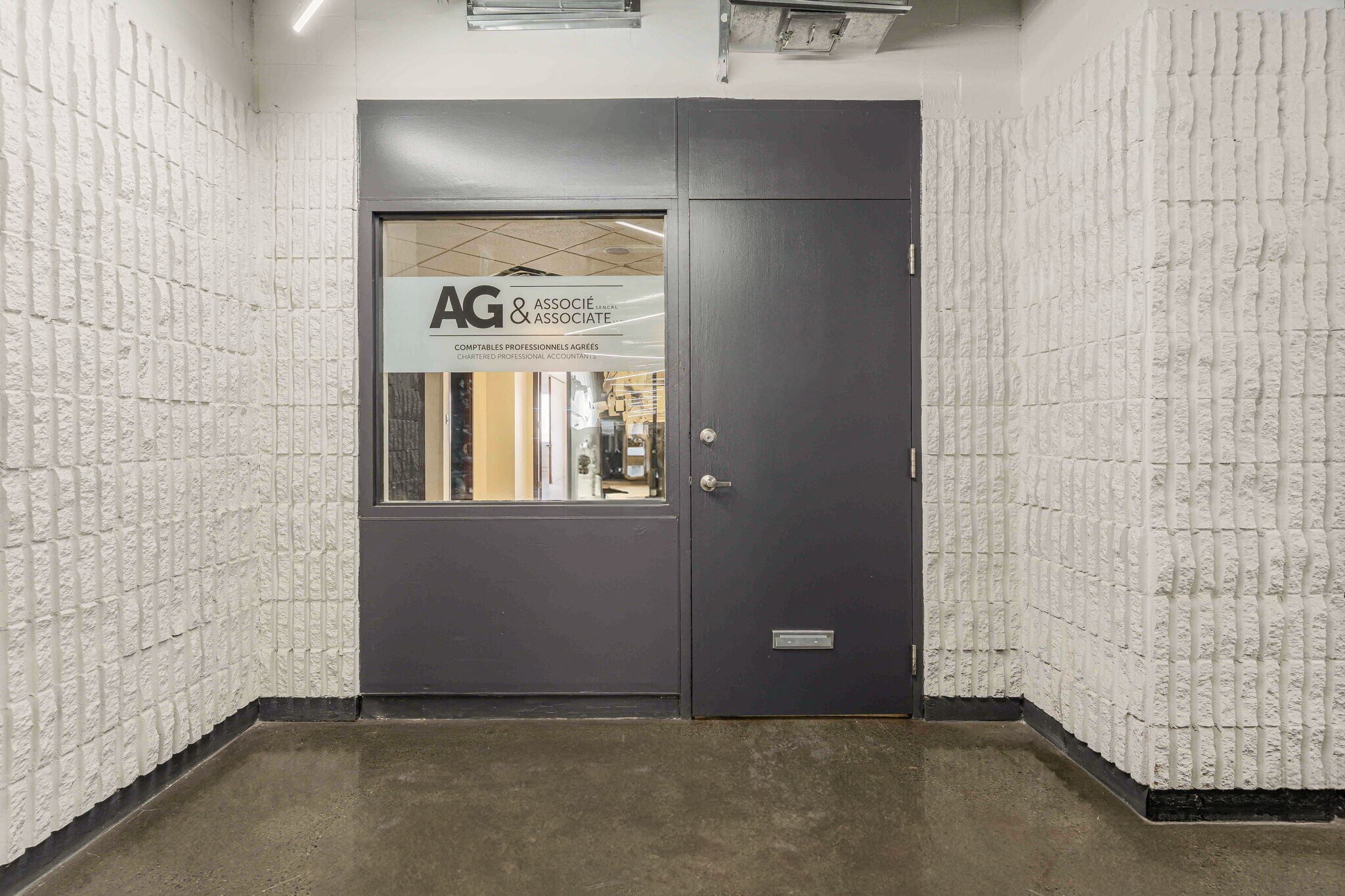 433 Rue Chabanel O, Montréal, QC for lease Building Photo- Image 1 of 10