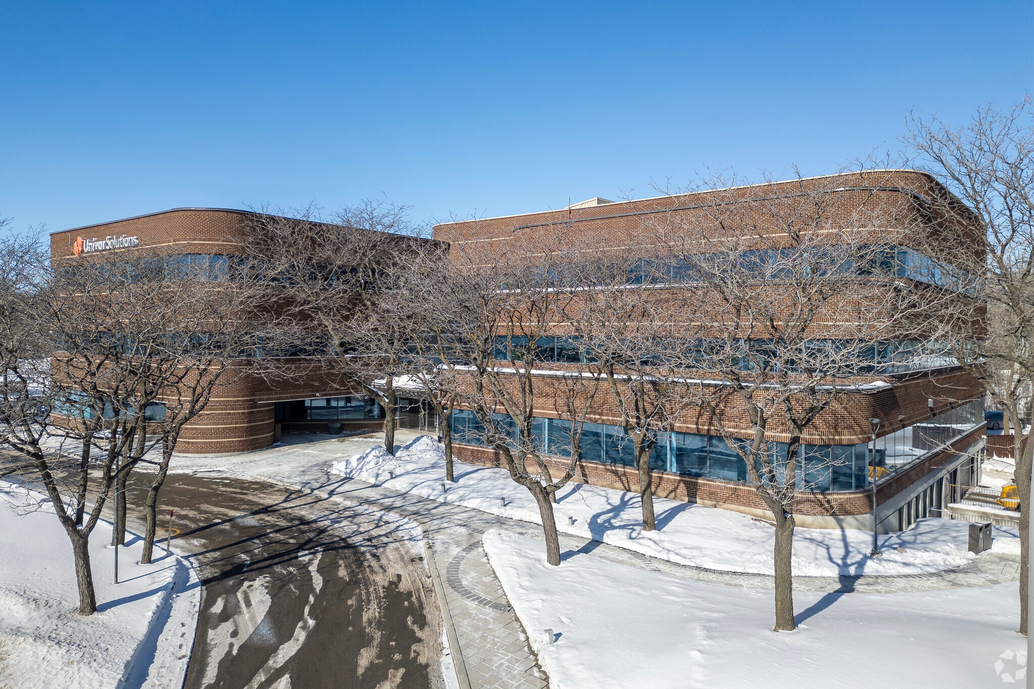 1255 Rte Transcanadienne, Dorval, QC for lease Primary Photo- Image 1 of 7