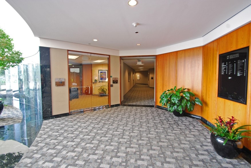 900 Wilshire Dr, Troy, MI for lease - Interior Photo - Image 2 of 15
