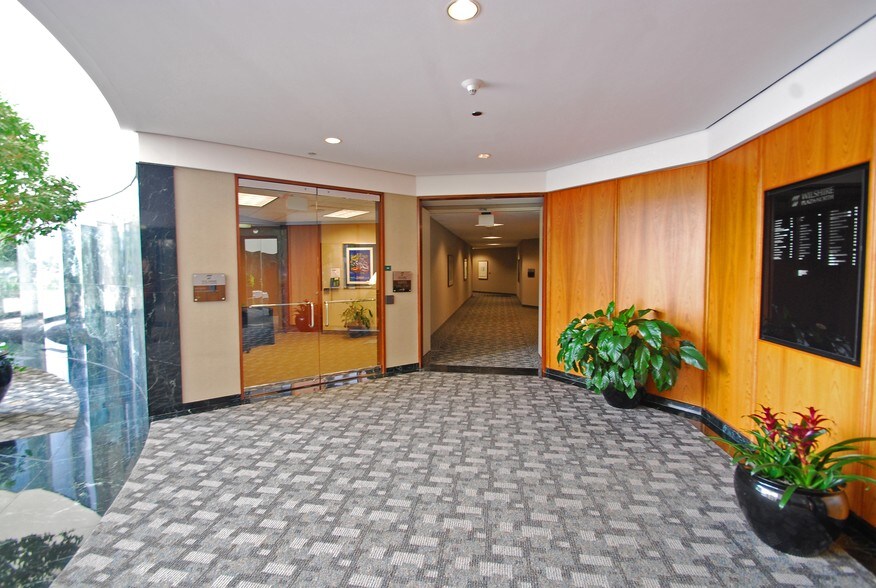 900 Wilshire Dr, Troy, MI à louer - Photo intérieure - Image 2 de 15