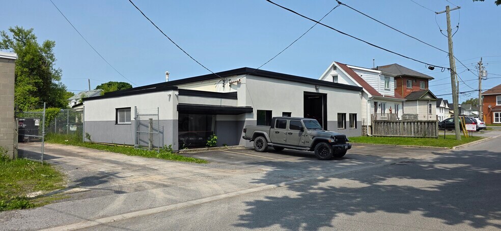 100 Everett St, Belleville, ON à louer - Photo principale - Image 1 de 1