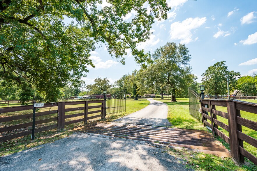 16410 FM 1485 Rd, Conroe, TX à vendre - Photo du bâtiment - Image 3 de 59