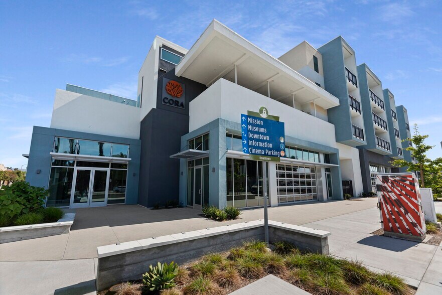 160 S Ventura Ave, Ventura, CA à louer - Photo du bâtiment - Image 3 de 25