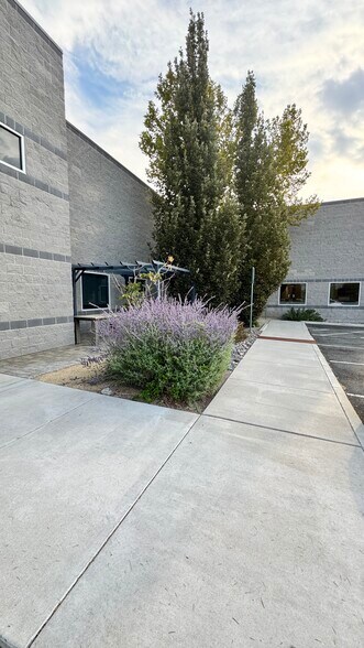891 Trademark Dr, Reno, NV à vendre - Photo du bâtiment - Image 2 de 9