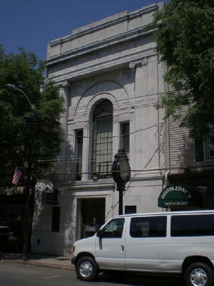 81 Main St, Dobbs Ferry, NY à vendre - Photo du bâtiment - Image 2 de 12